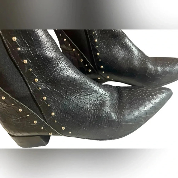 Size: 7.5 Pointed Toe Textured Studded Ankle Boot - Picture 1 of 6